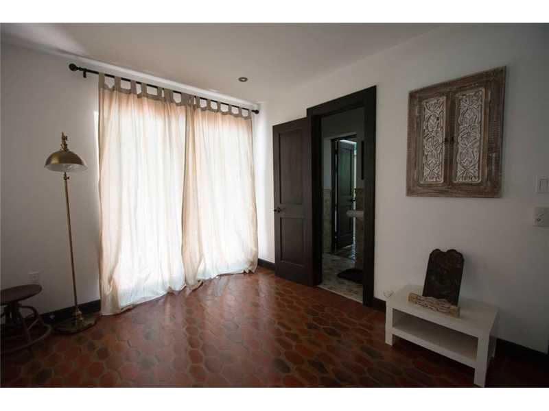 724 Northeast 82nd St, Miami, FL 33138