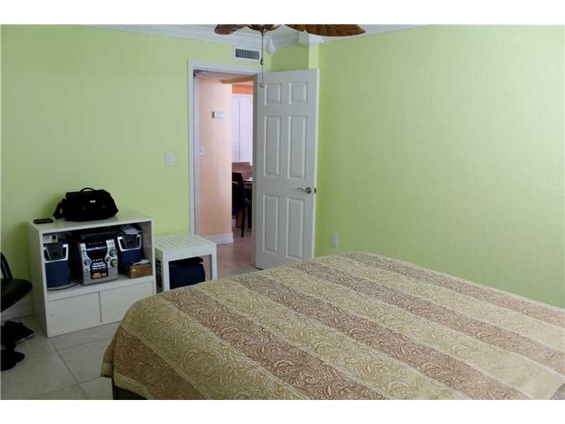 720Collins Ave, Miami Beach, FL 33139