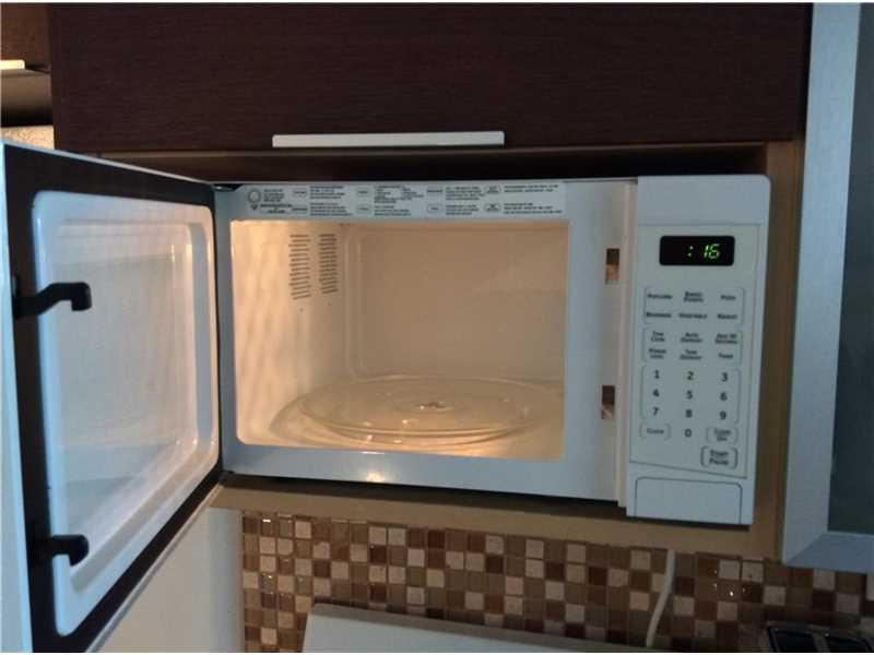 100Lincoln Rd, Miami Beach, FL 33139
