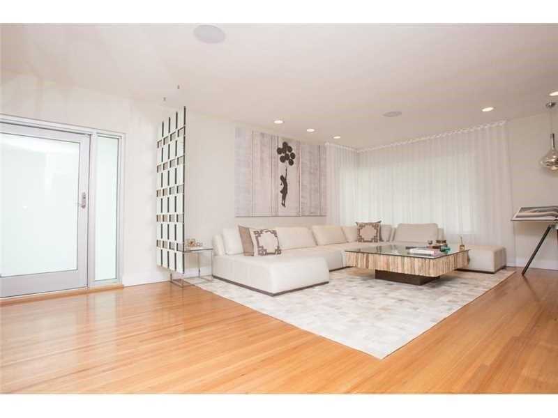110VENETIAN WY, Miami Beach, FL 33139