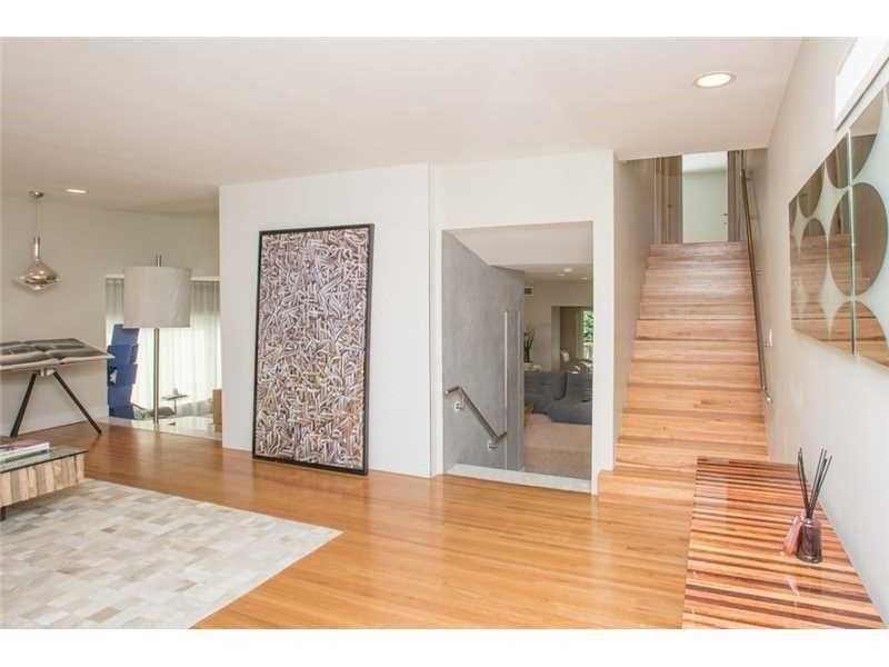 110VENETIAN WY, Miami Beach, FL 33139