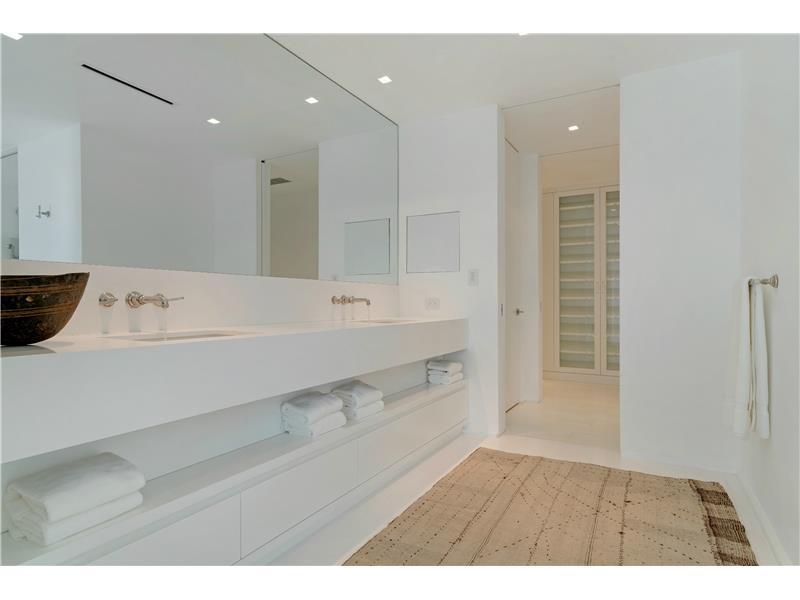 222OCEAN DR, Miami Beach, FL 33139