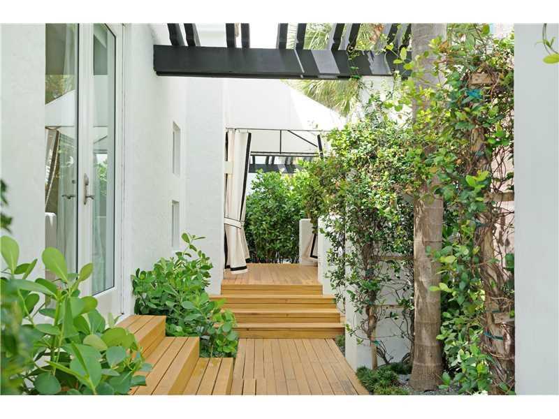 222OCEAN DR, Miami Beach, FL 33139