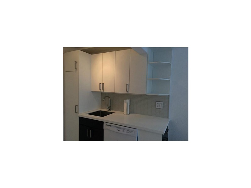 3030Collins Ave, Miami Beach, FL 33140