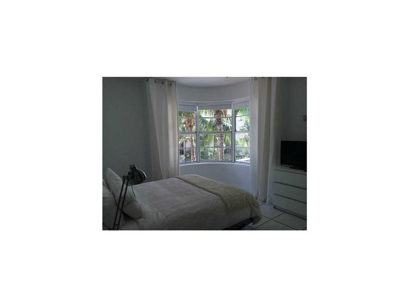 3030Collins Ave, Miami Beach, FL 33140