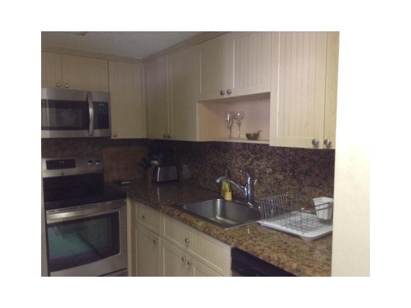 6061Collins Ave, Miami Beach, FL 33140
