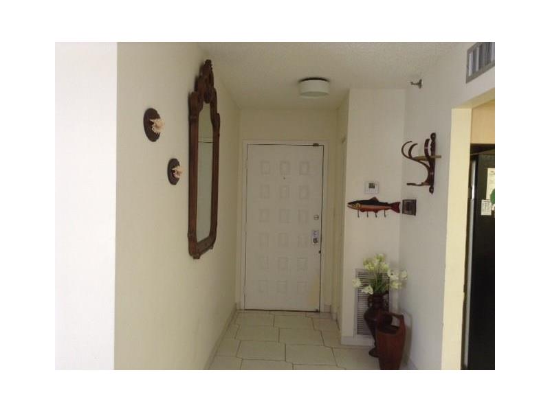 6061Collins Ave, Miami Beach, FL 33140