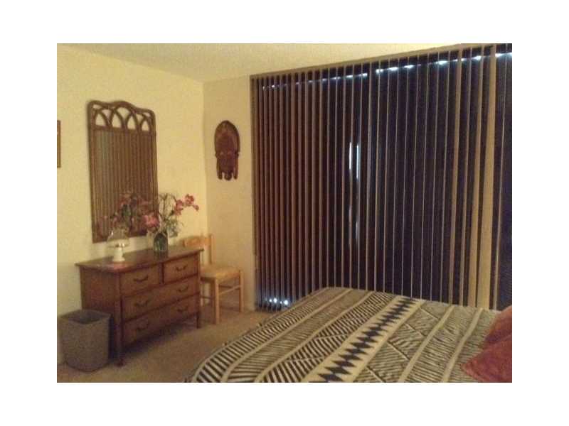 6061Collins Ave, Miami Beach, FL 33140