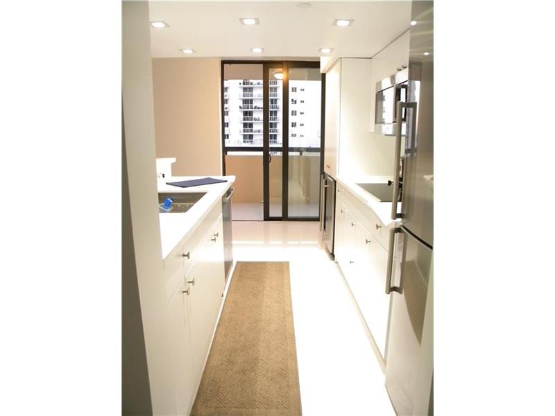 2555Collins Ave, Miami Beach, FL 33140