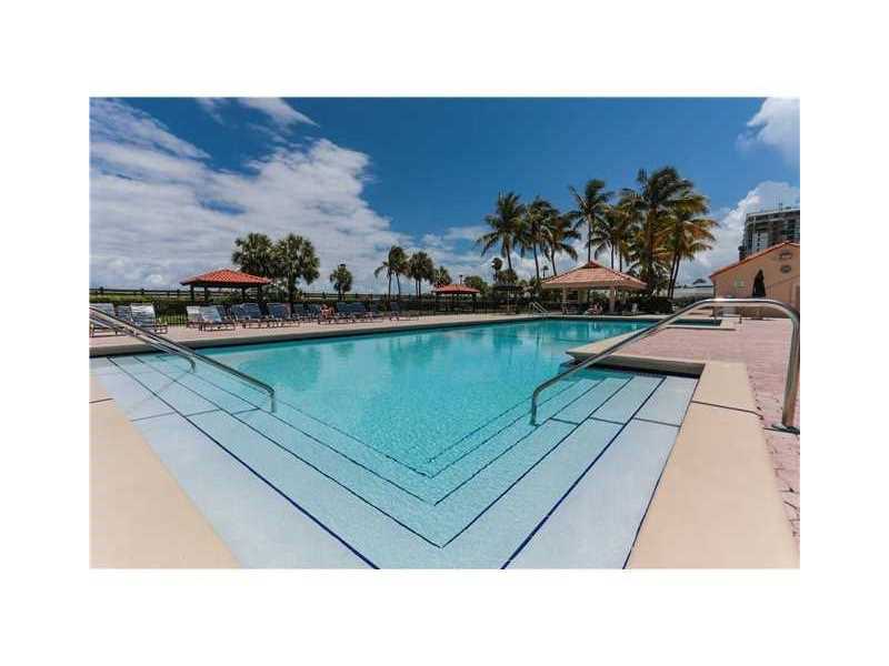 2555Collins Ave, Miami Beach, FL 33140