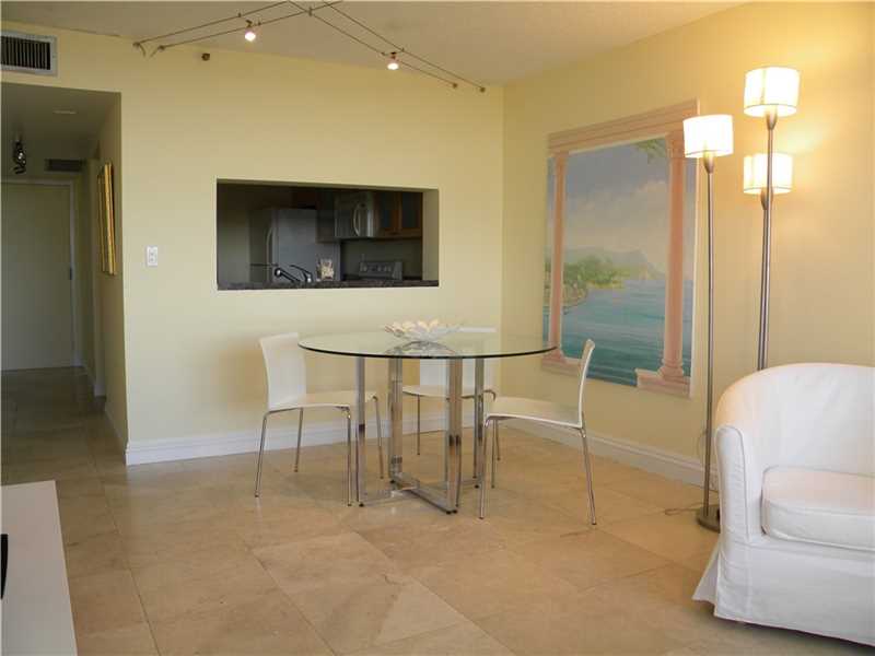 2555Collins Ave, Miami Beach, FL 33140