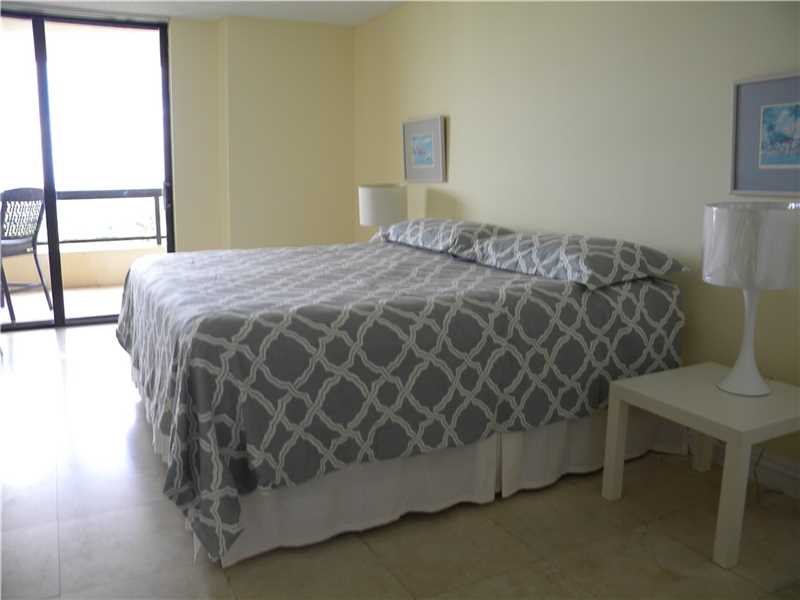 2555Collins Ave, Miami Beach, FL 33140