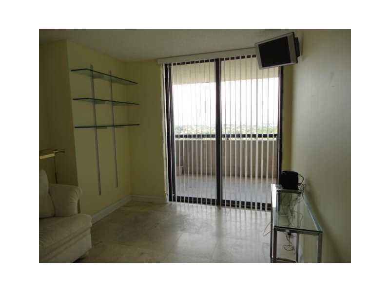 2555Collins Ave, Miami Beach, FL 33140