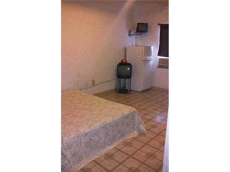 3621Collins Ave, Miami Beach, FL 33140
