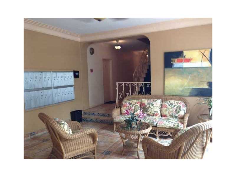 21530th St, Miami Beach, FL 33140