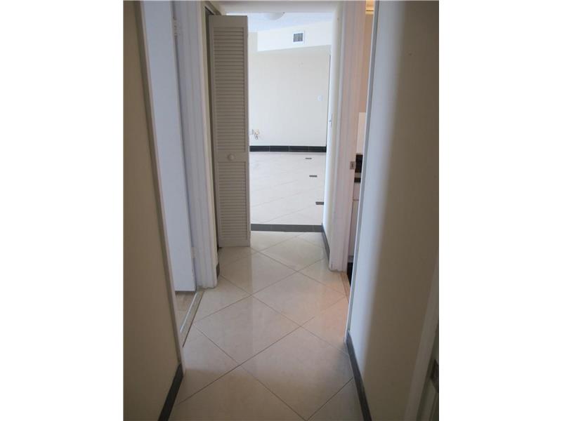 5900Collins Ave, Miami Beach, FL 33140