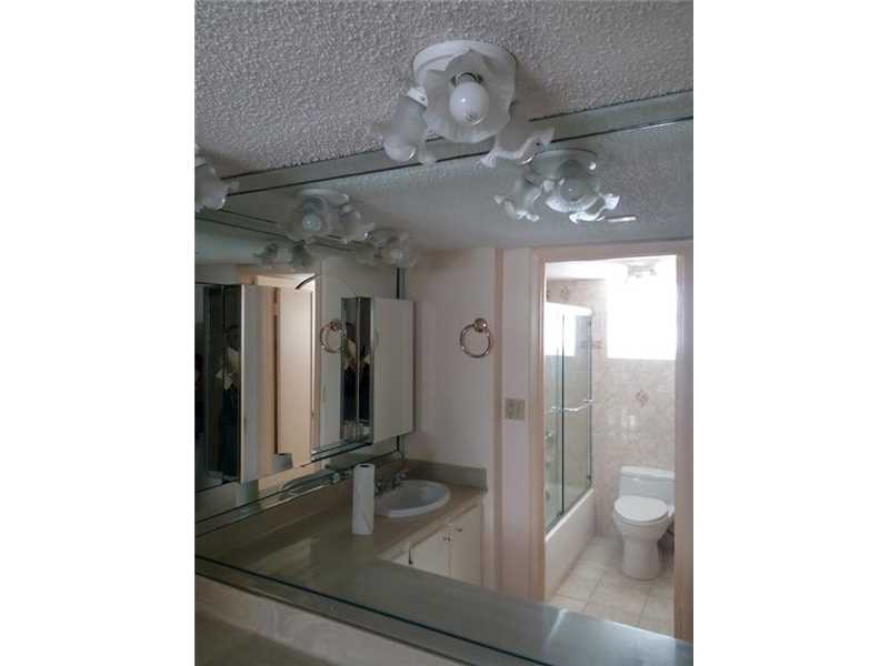 6039Collins Ave, Miami Beach, FL 33140