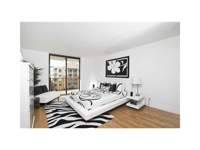 2625Collins Ave, Miami Beach, FL 33140