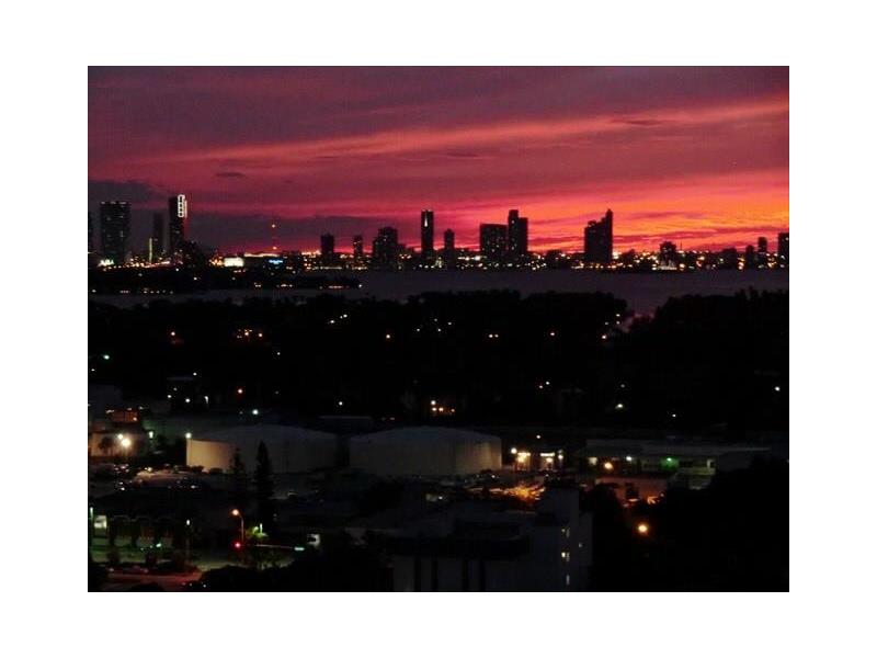 2555Collins Ave, Miami Beach, FL 33140