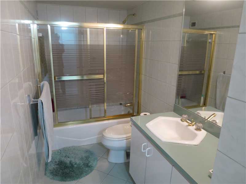 5555Collins Ave, Miami Beach, FL 33140