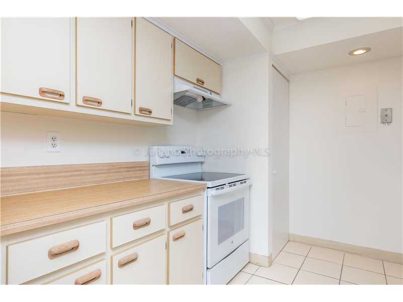 7601 East Treasure Dr, North Bay Village, FL 33141