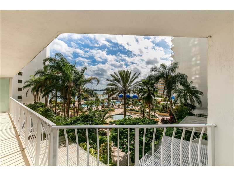 7601 East Treasure Dr, North Bay Village, FL 33141