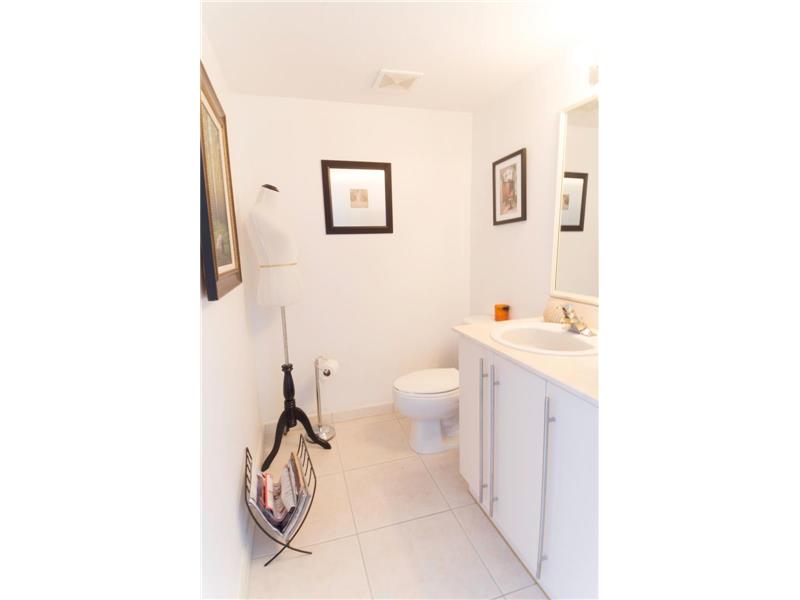 7600Collins Ave, Miami Beach, FL 33141