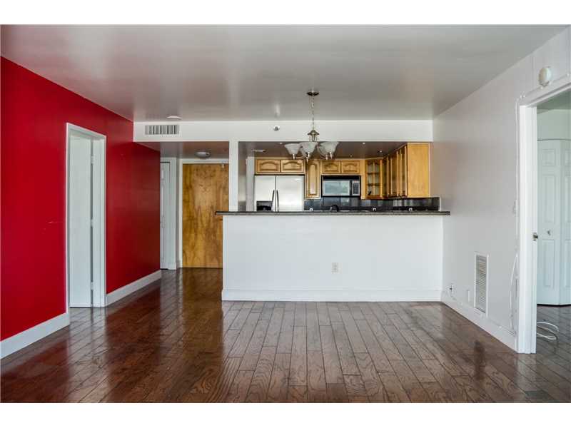 7601 East Treasure Dr, North Bay Village, FL 33141
