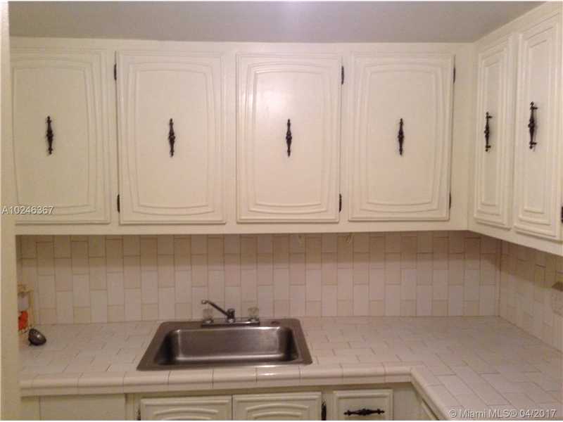 1990Marseille Dr, Miami Beach, FL 33141