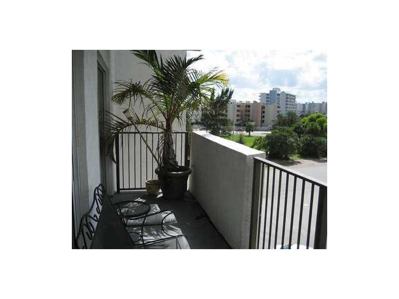 1975Normandy Dr, Miami Beach, FL 33141