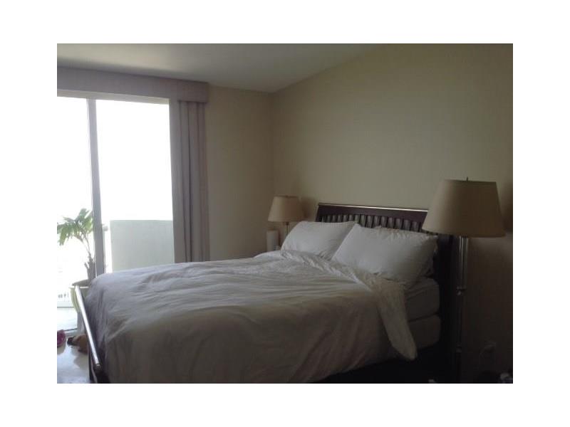 6365Collins Ave, Miami Beach, FL 33141