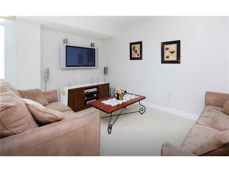 7600Collins Ave, Miami Beach, FL 33141