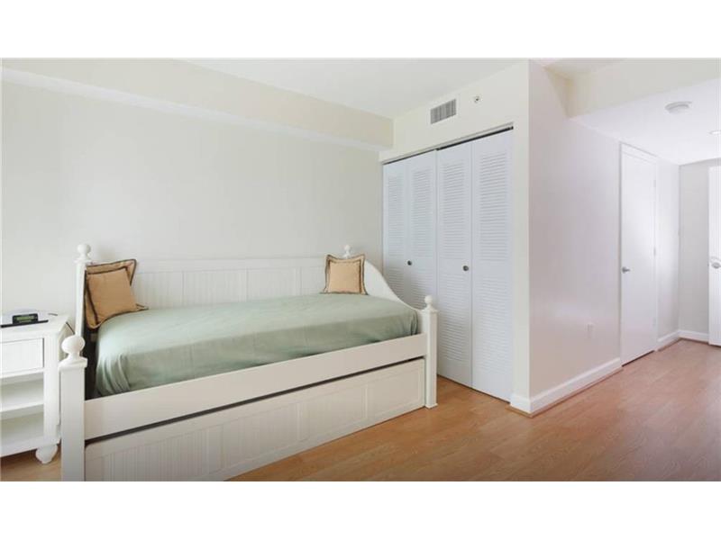 7600Collins Ave, Miami Beach, FL 33141