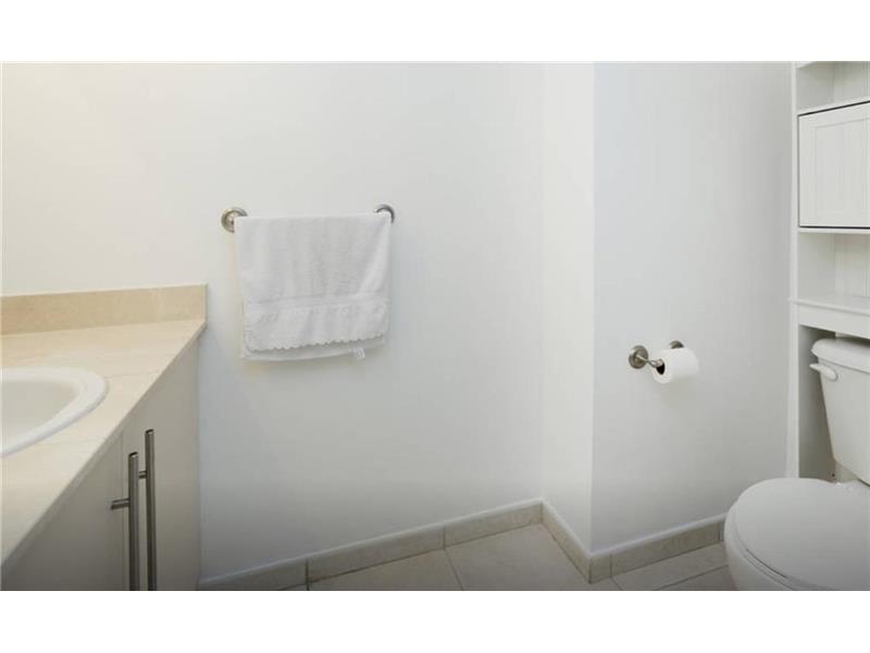 7600Collins Ave, Miami Beach, FL 33141