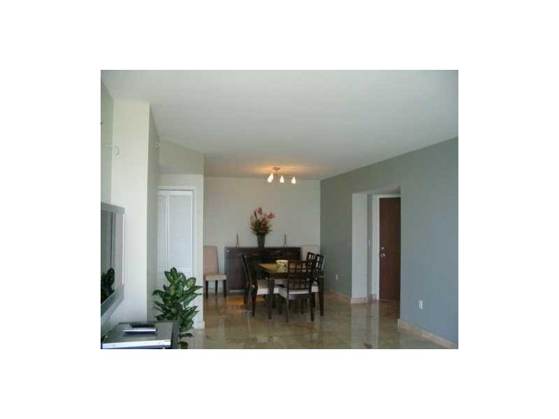 6365Collins Ave, Miami Beach, FL 33141