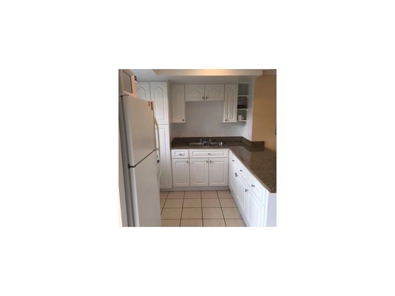 1960Marseille Dr, Miami Beach, FL 33141