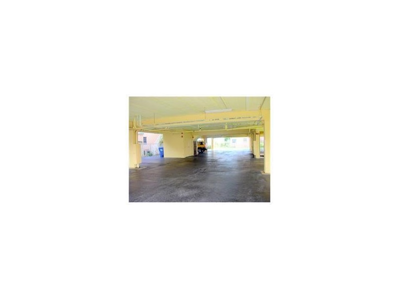 1960Marseille Dr, Miami Beach, FL 33141