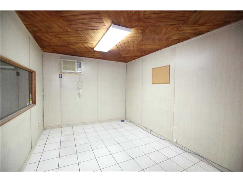 2990 Northwest 24th St, Miami, FL 33142