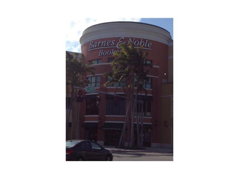 5773 Southwest 72nd Ave, South Miami, FL 33143