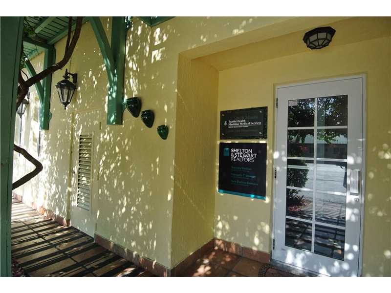 6301Sunset Dr, South Miami, FL 33143