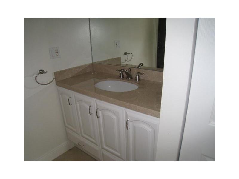 575CRANDON BL, Key Biscayne, FL 33149