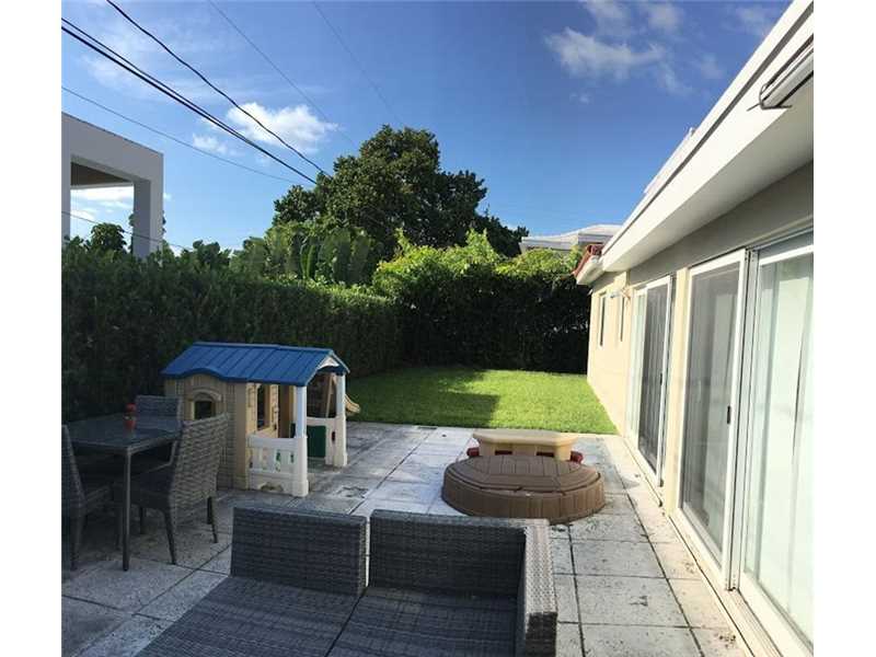 677Hampton Ln, Key Biscayne, FL 33149