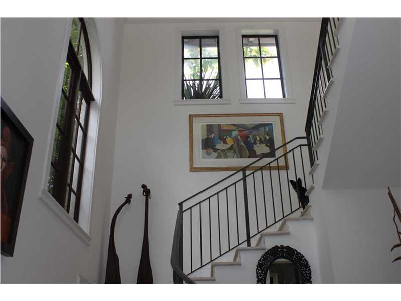 274 West Mashta Dr, Key Biscayne, FL 33149