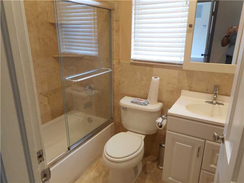 8826Emerson Ave, Surfside, FL 33154