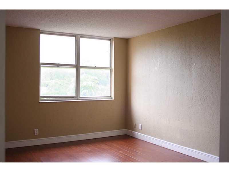 9001 Southwest 77th Ave, Miami, FL 33156