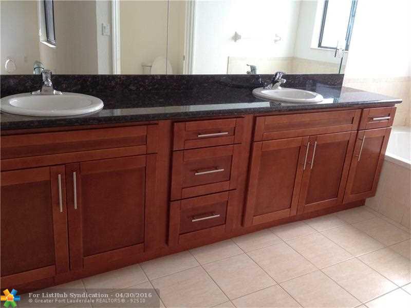 17040 SW 92 CT, Palmetto Bay, FL 33157
