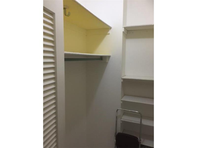 500Bayview Dr, Sunny Isles Beach, FL 33160