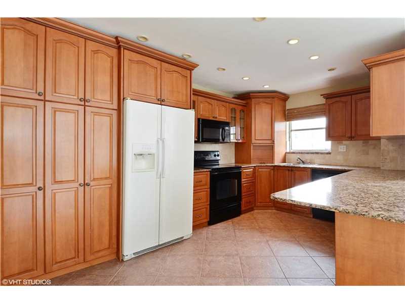 2780 Northeast 183rd St, Aventura, FL 33160