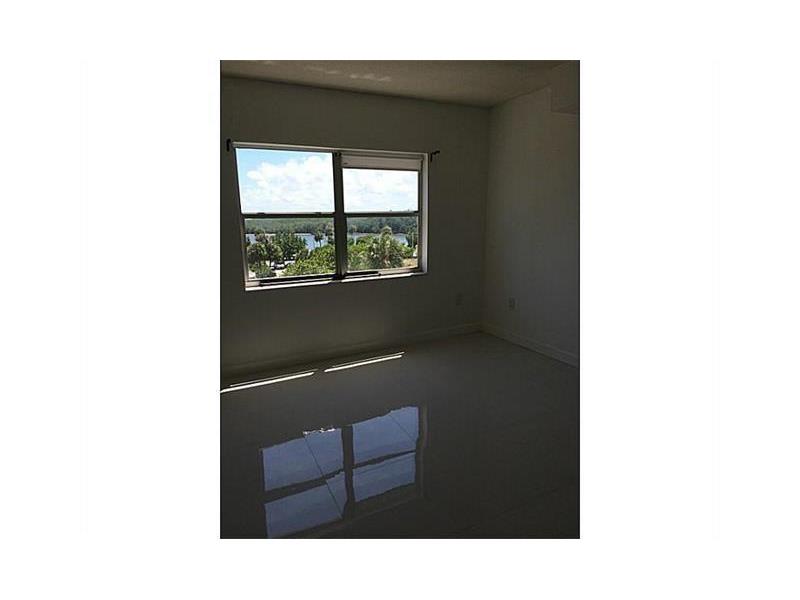 400KINGS POINT DR, Sunny Isles Beach, FL 33160