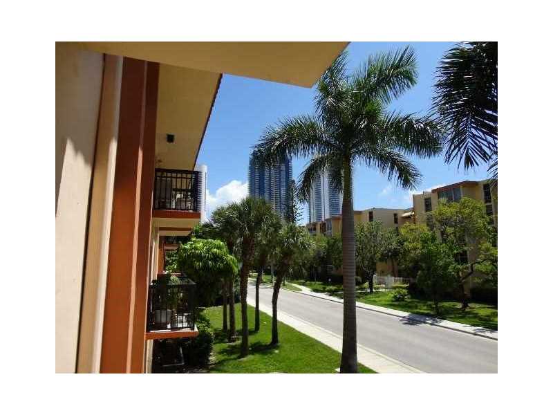 251172nd St, Sunny Isles Beach, FL 33160